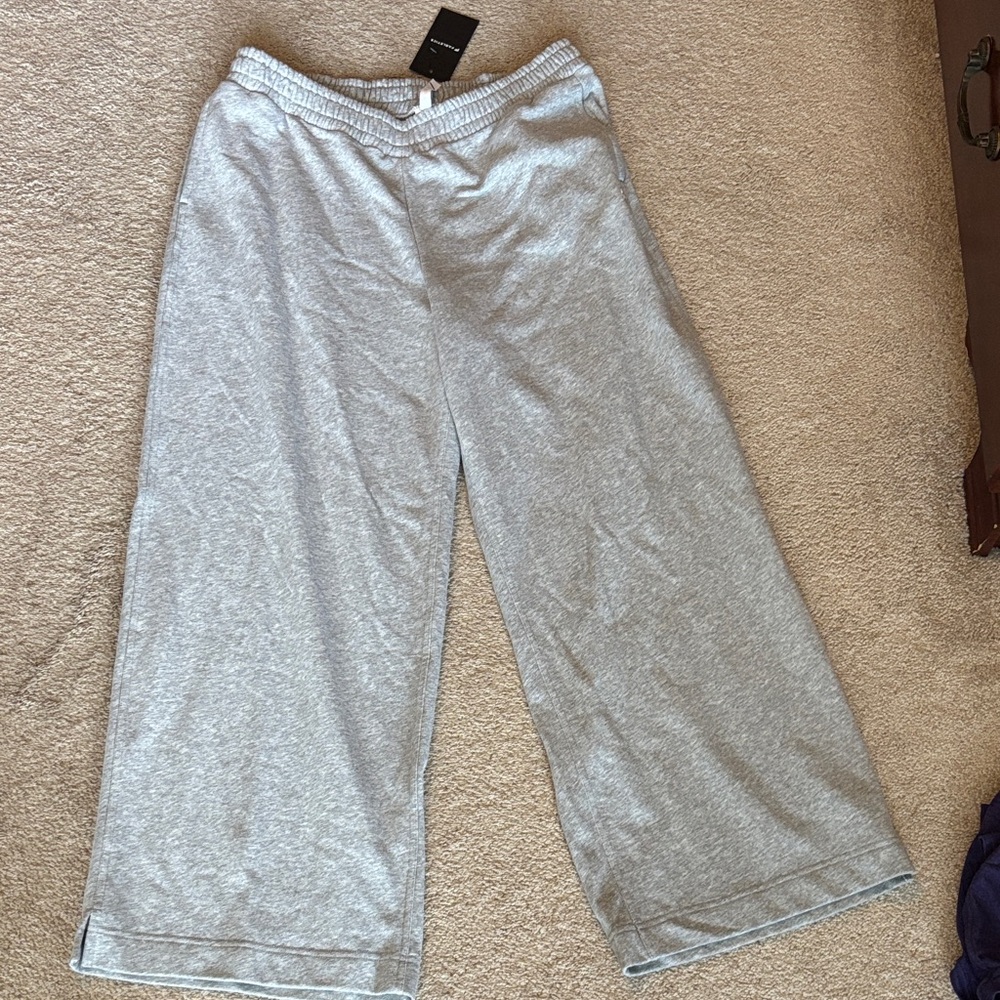 Fabletics Heather Gray sweat Pants with Elastic Waist. NWT. Size XL